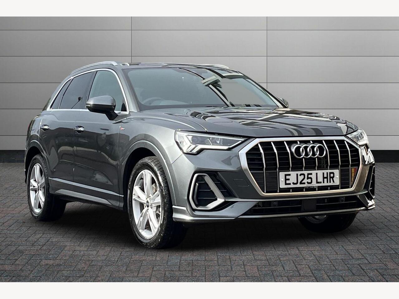 Main listing image - Audi Q3