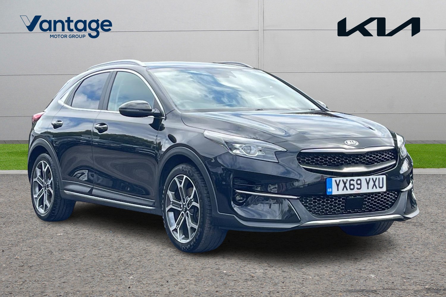 Main listing image - Kia XCeed