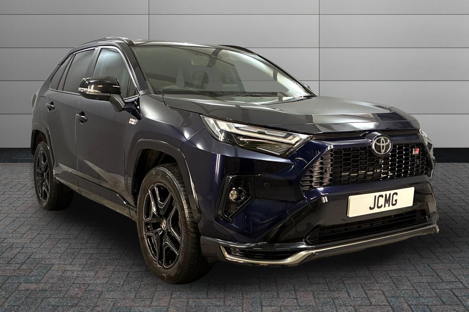 Main listing image - Toyota RAV4