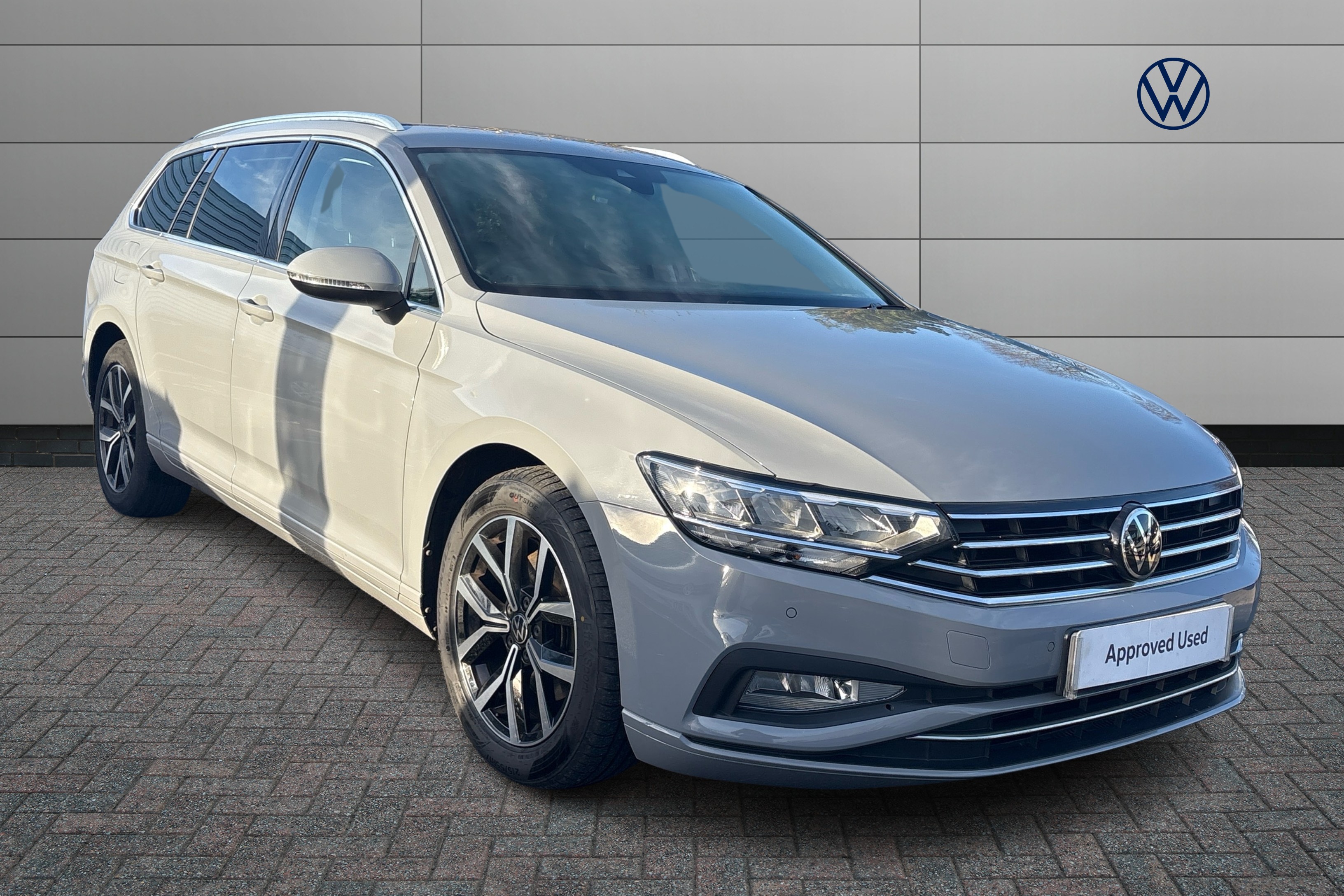 Main listing image - Volkswagen Passat Estate