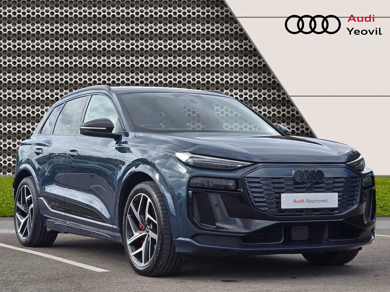 Main listing image - Audi Q6