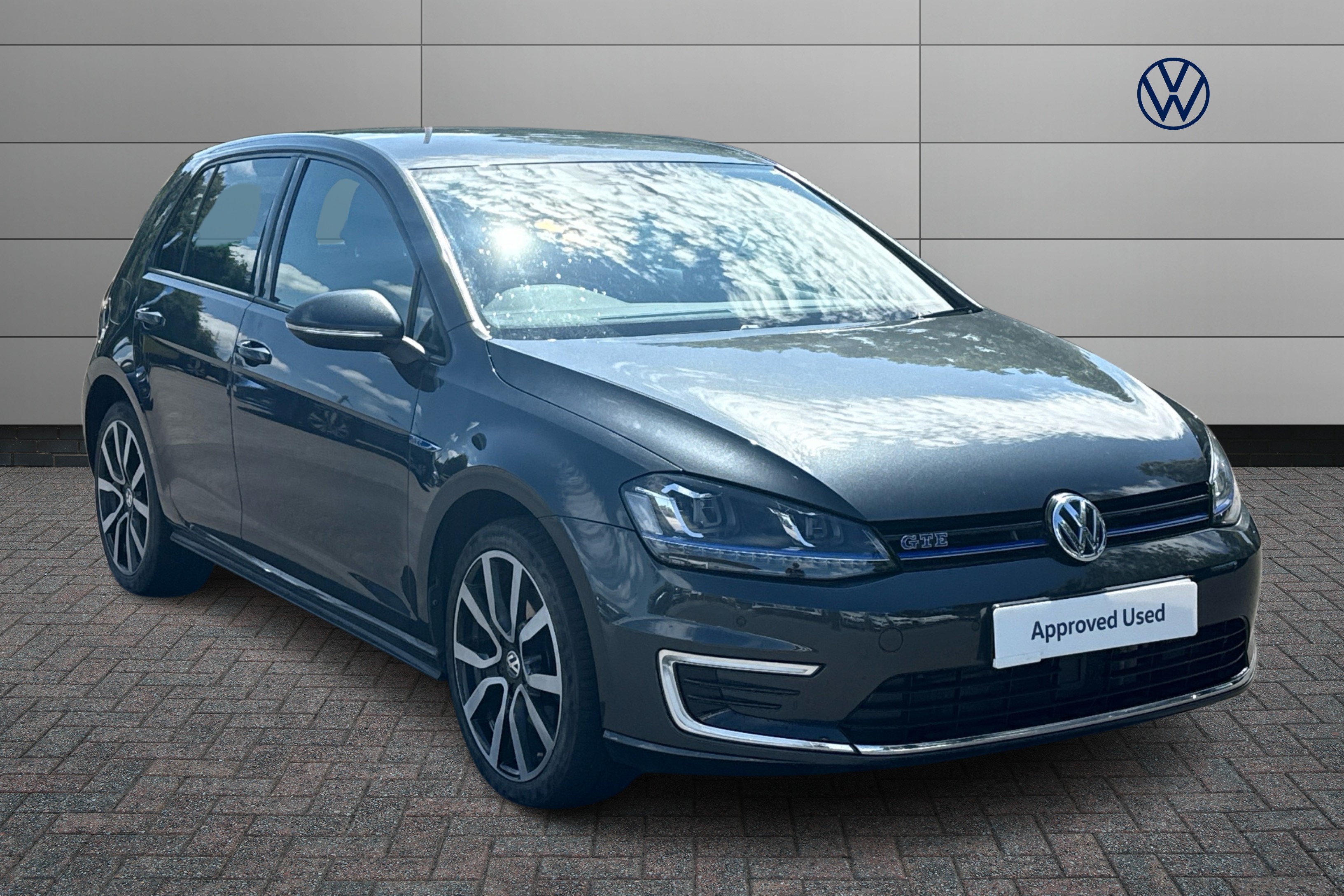 Main listing image - Volkswagen Golf GTE