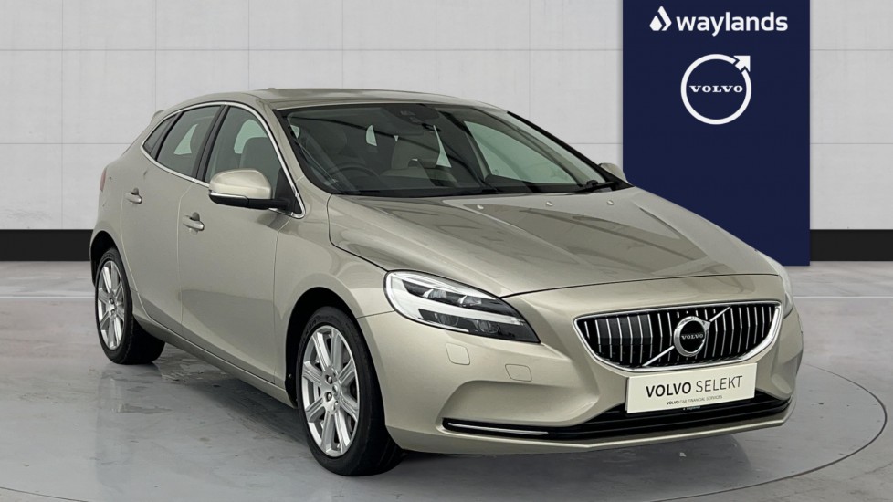 Main listing image - Volvo V40