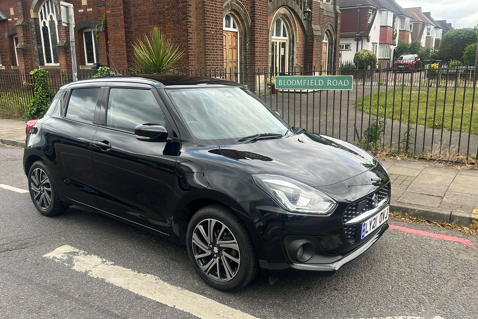 Main listing image - Suzuki Swift