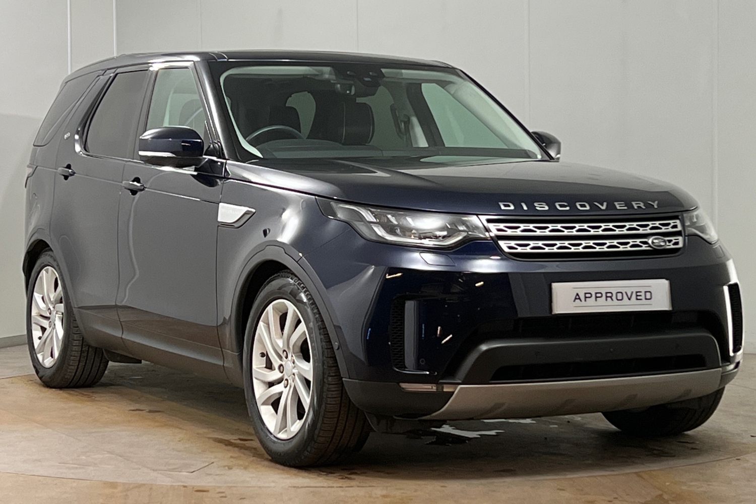 Main listing image - Land Rover Discovery