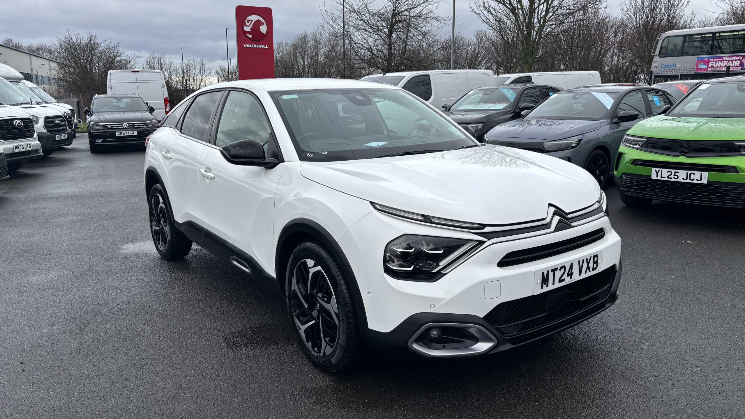 Main listing image - Citroen C4