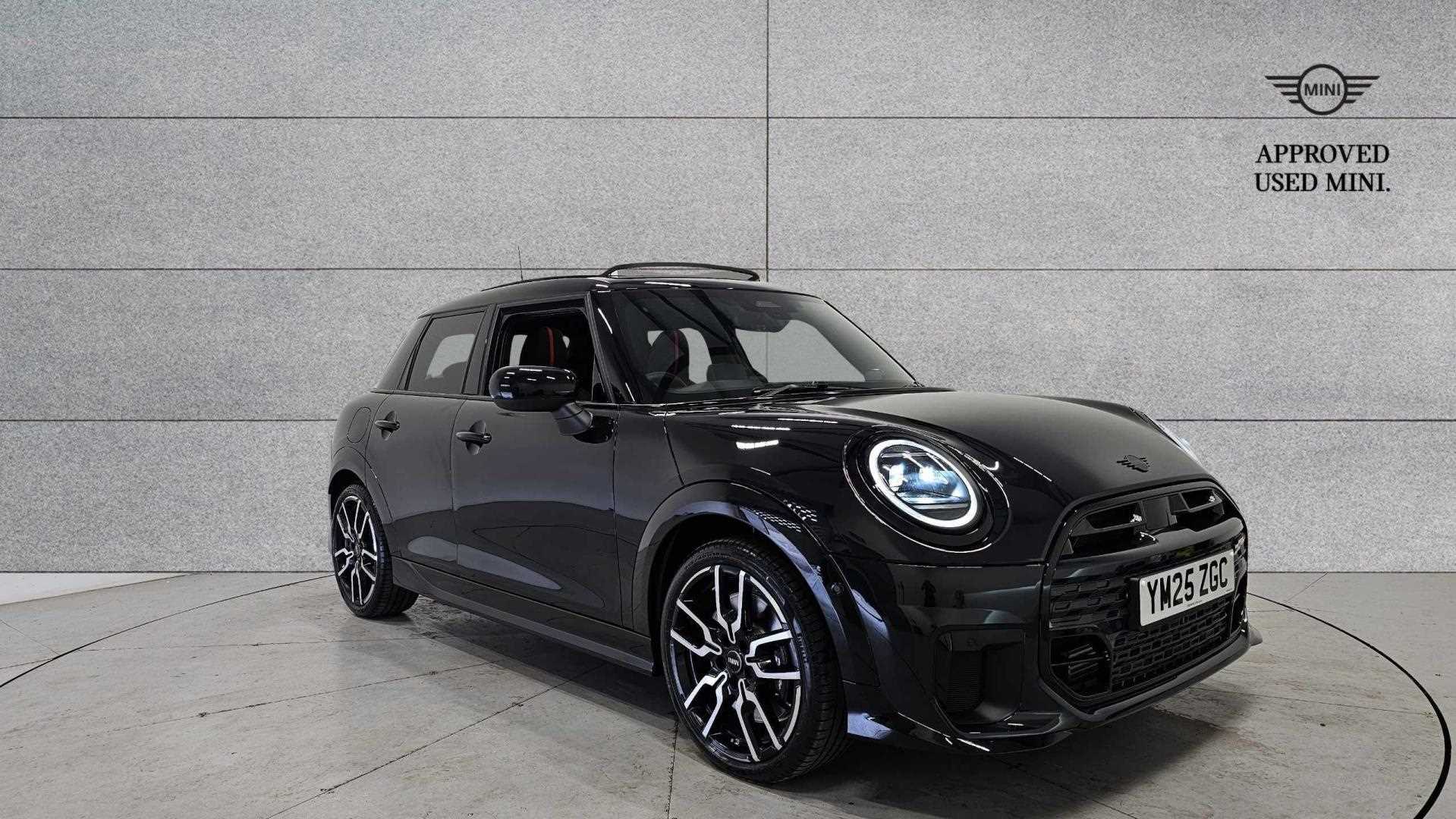 Main listing image - MINI Hatchback 5dr
