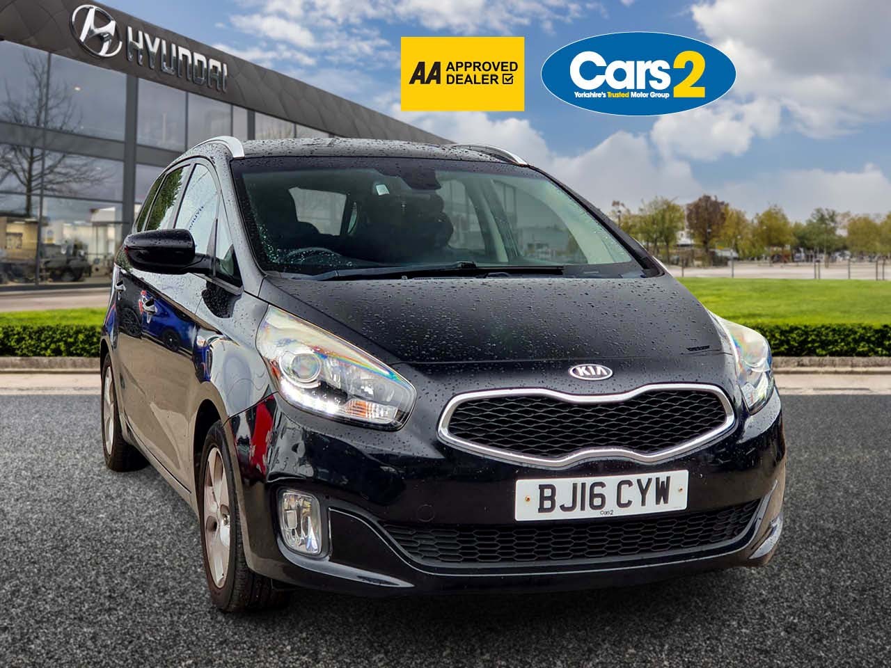 Main listing image - Kia Carens