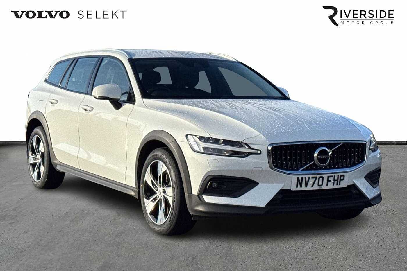 Main listing image - Volvo V60 Cross Country