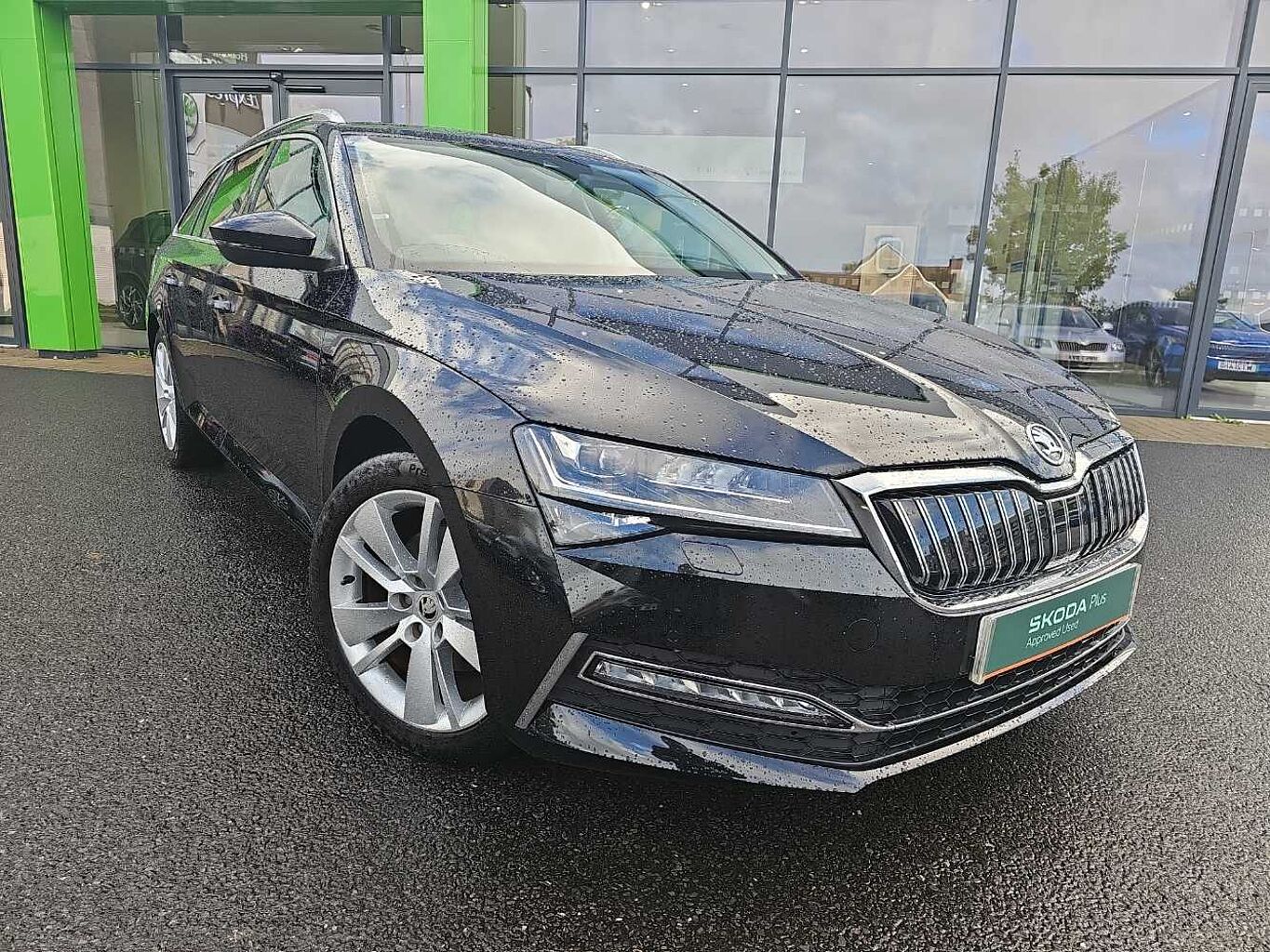 Main listing image - Skoda Superb Estate