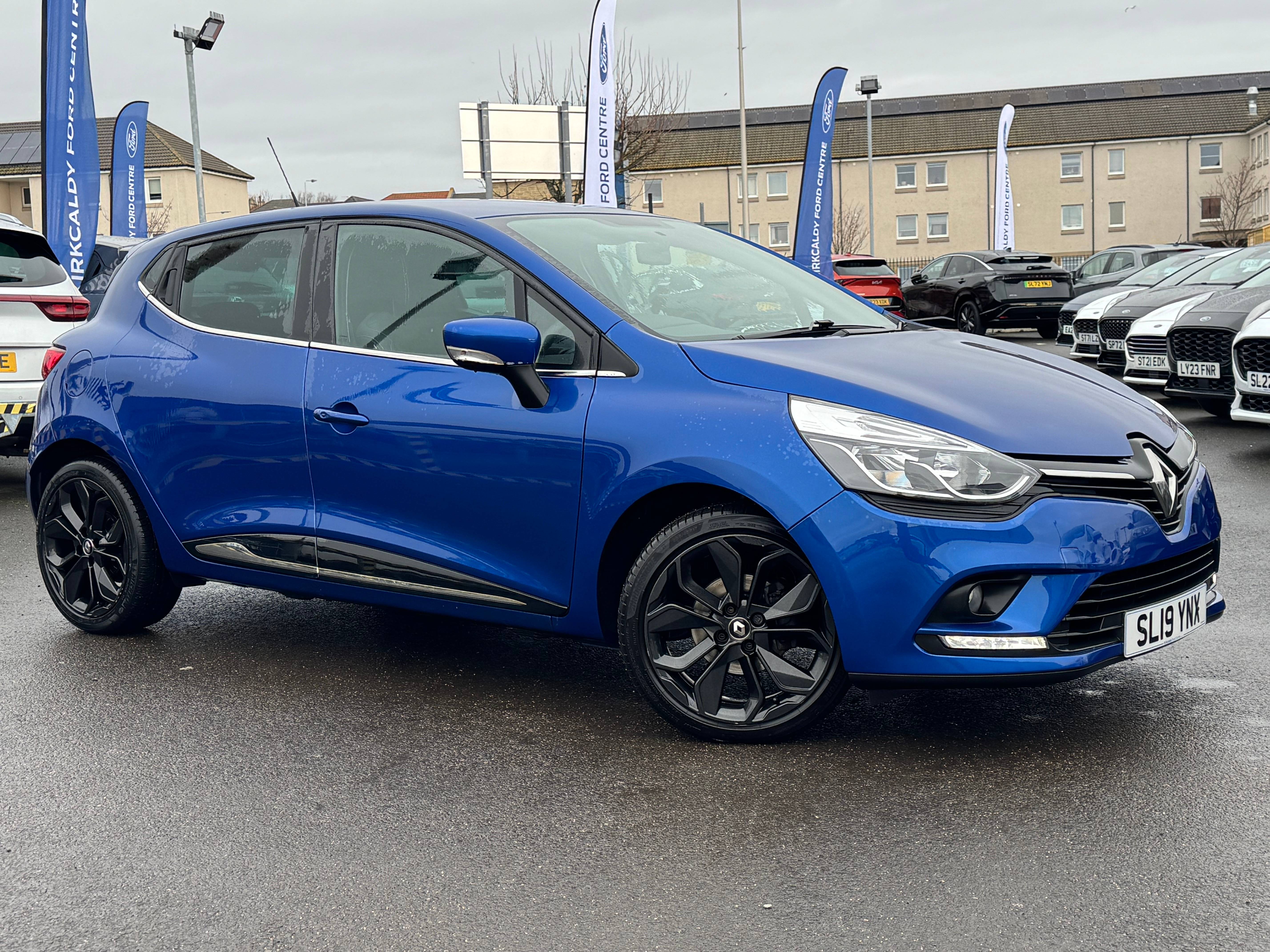 Main listing image - Renault Clio