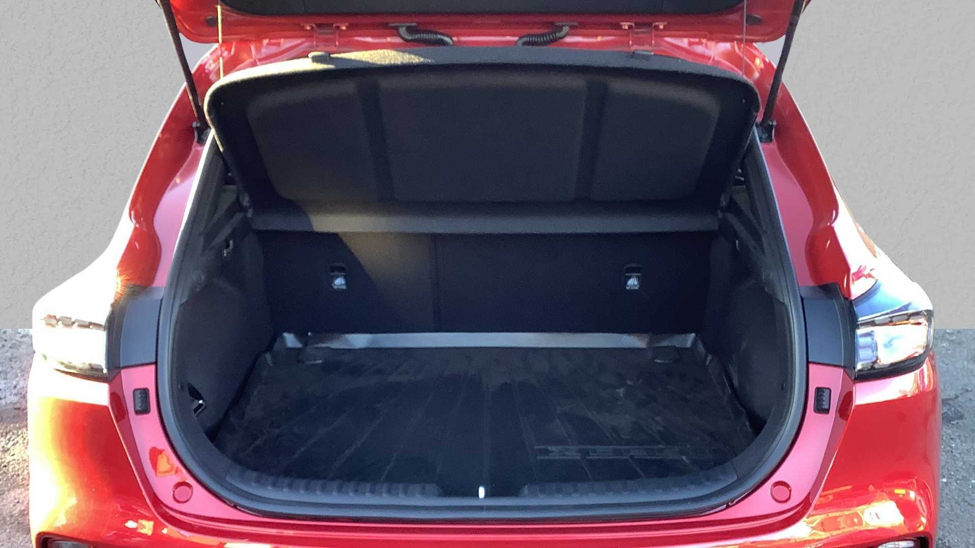 Main listing image - Kia XCeed