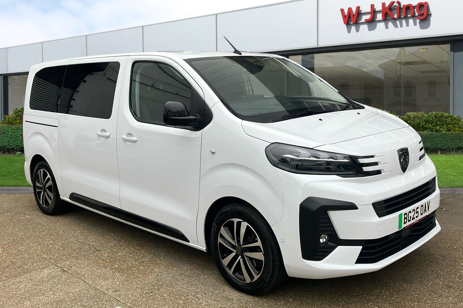 Main listing image - Peugeot Traveller