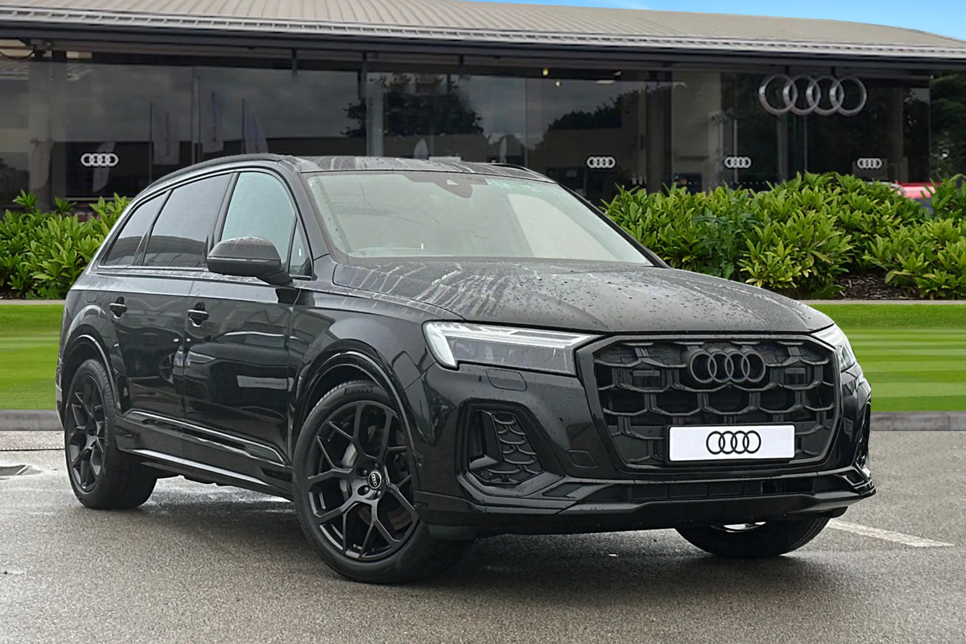 Main listing image - Audi Q7