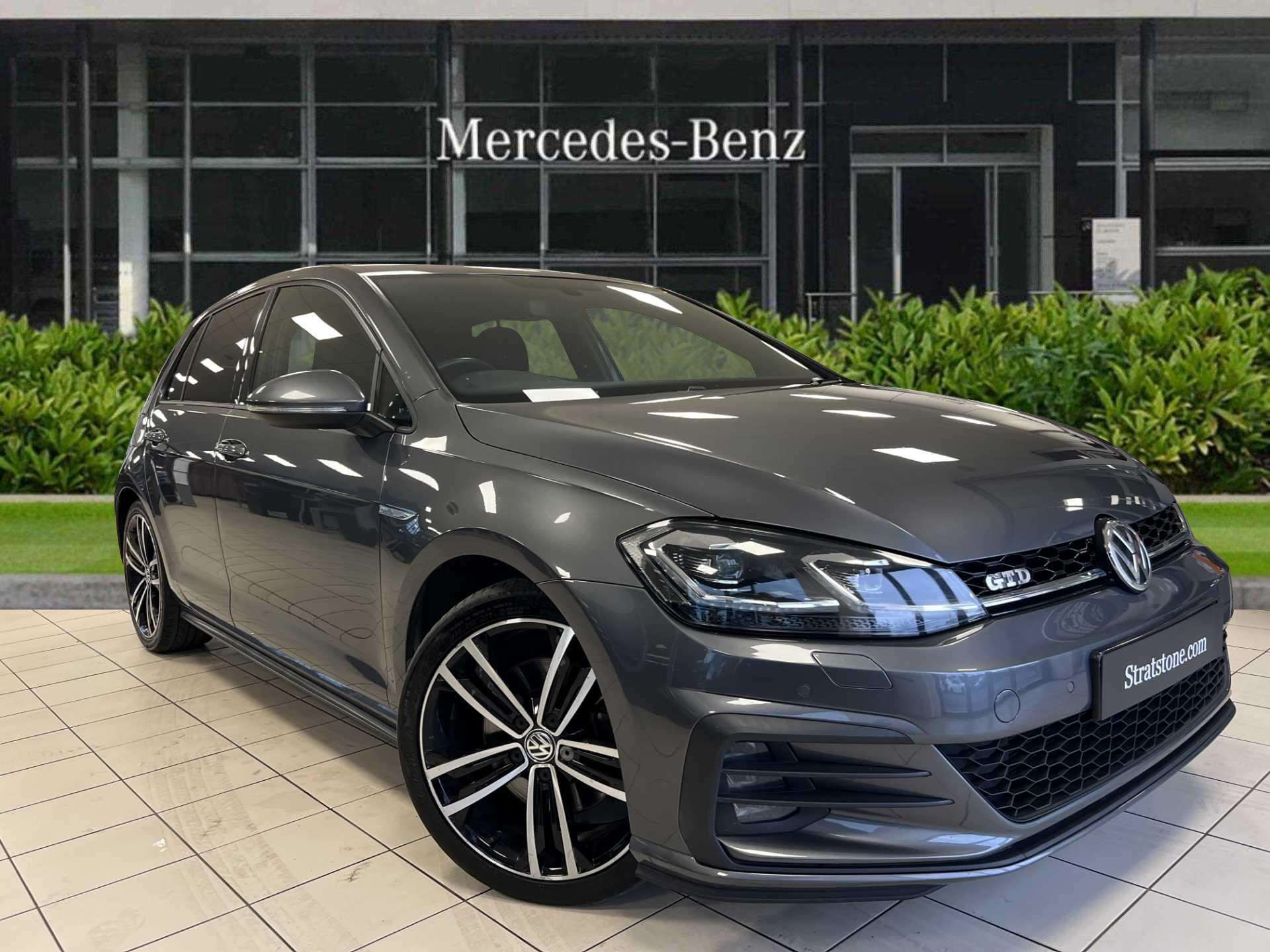Main listing image - Volkswagen Golf