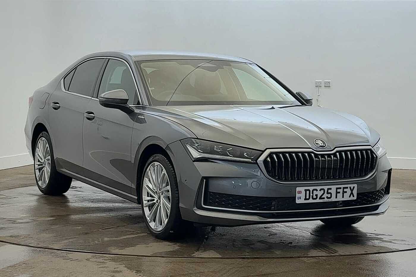 Main listing image - Skoda Superb