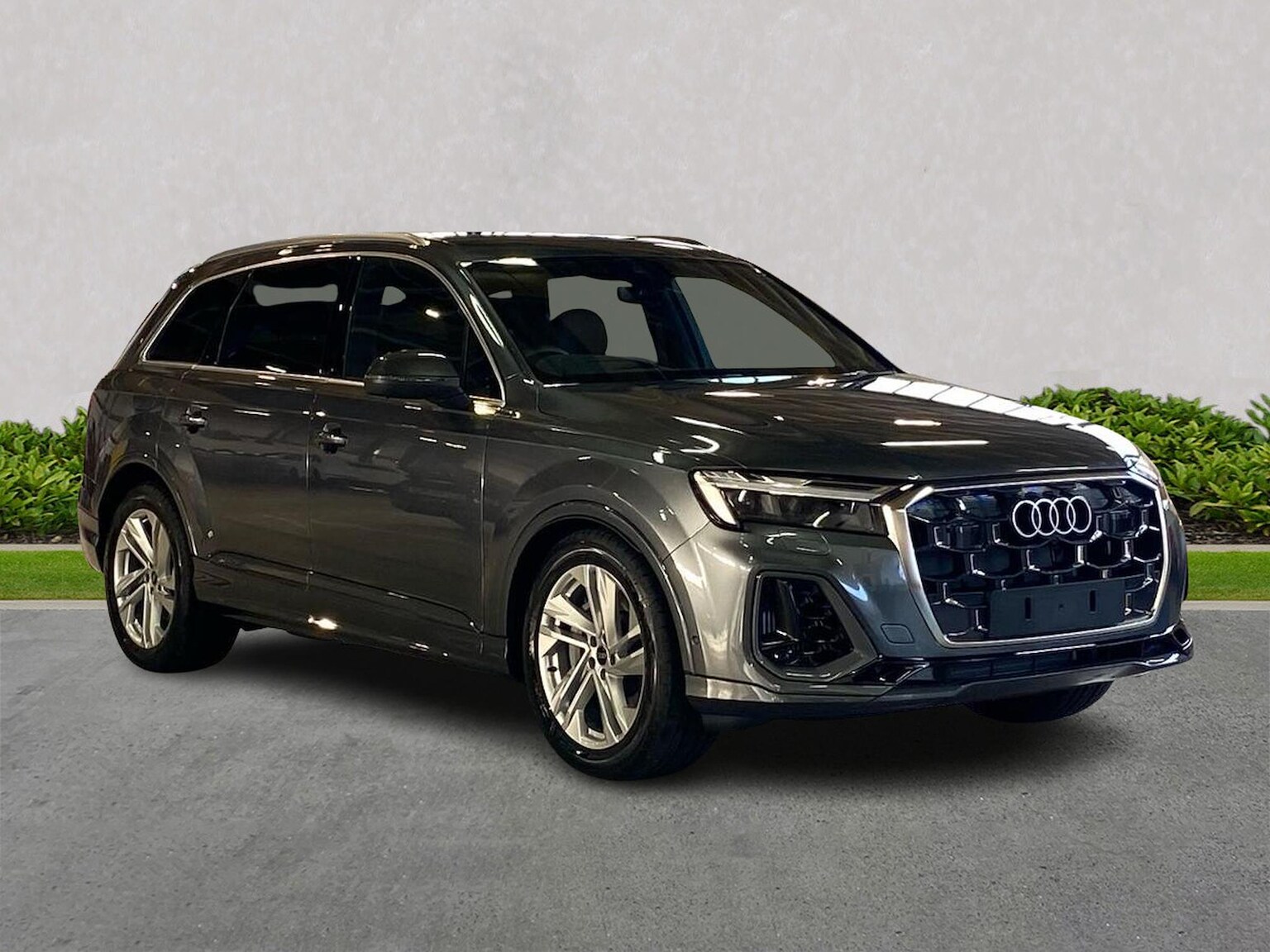 Main listing image - Audi Q7