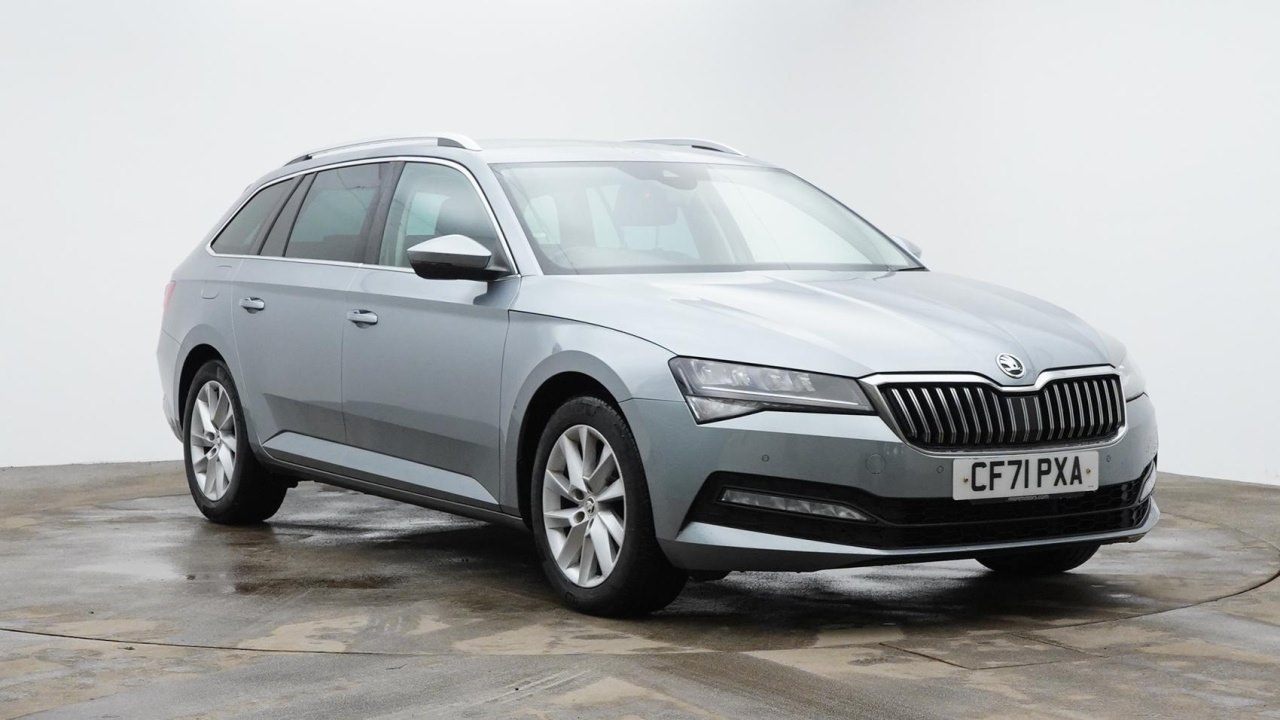 Main listing image - Skoda Superb Estate