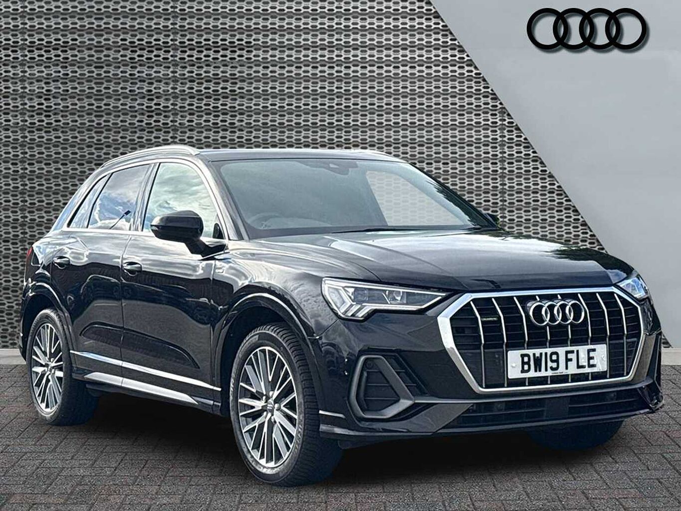 Main listing image - Audi Q3