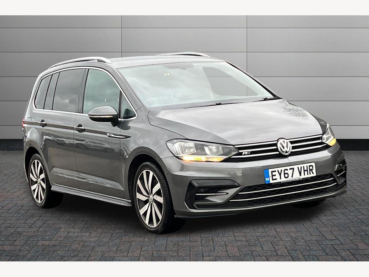 Main listing image - Volkswagen Touran