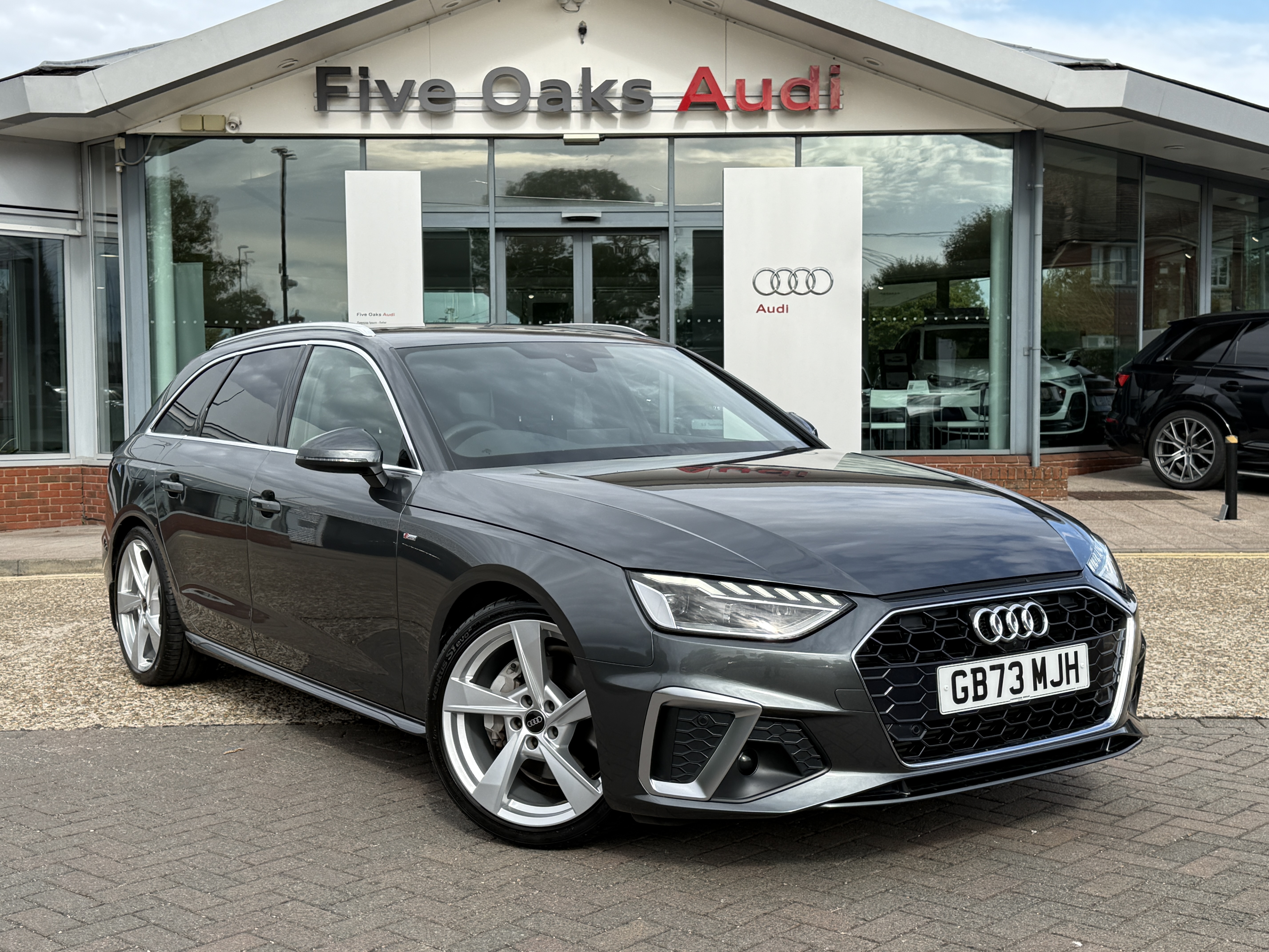 Main listing image - Audi A4