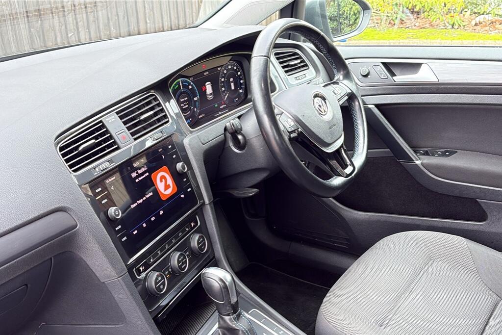 Main listing image - Volkswagen e-Golf