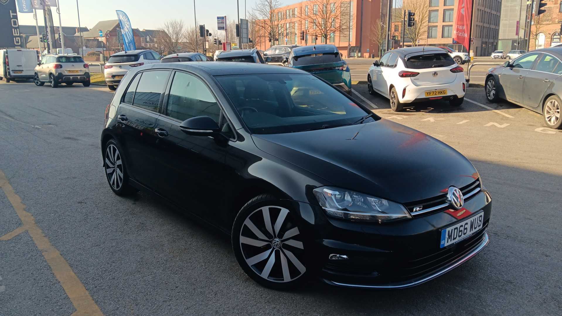 Main listing image - Volkswagen Golf