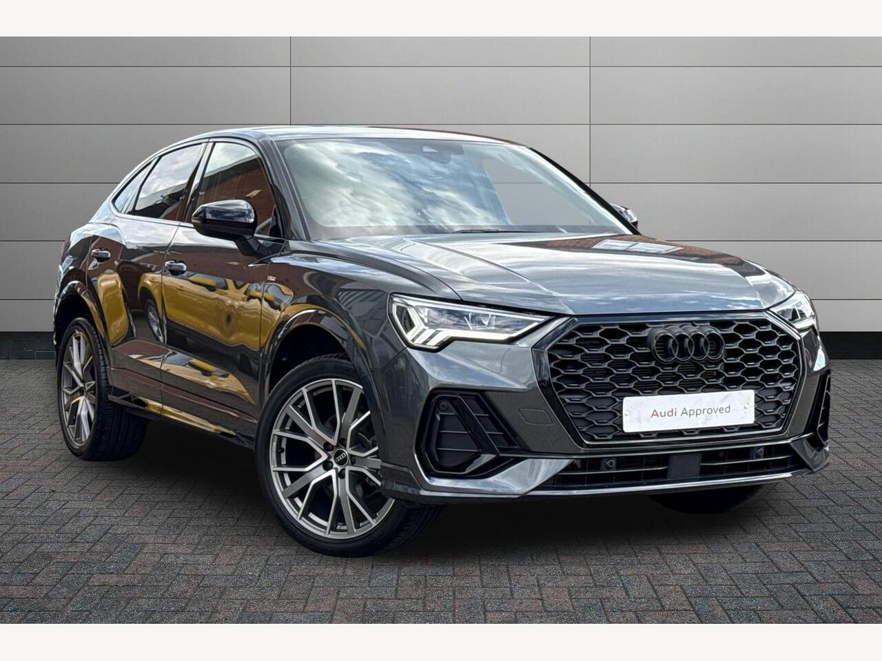 Main listing image - Audi Q3