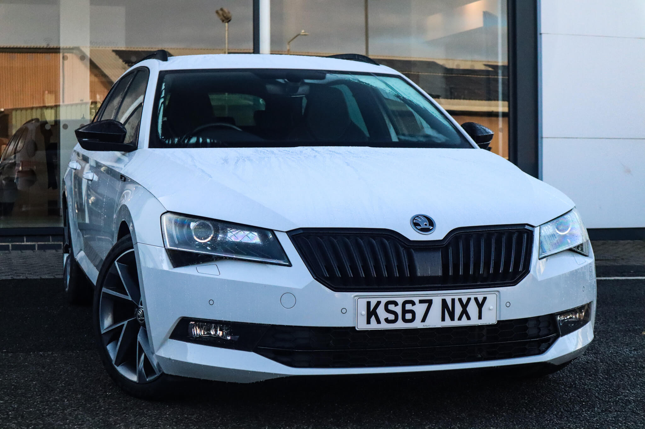 Main listing image - Skoda Superb Estate