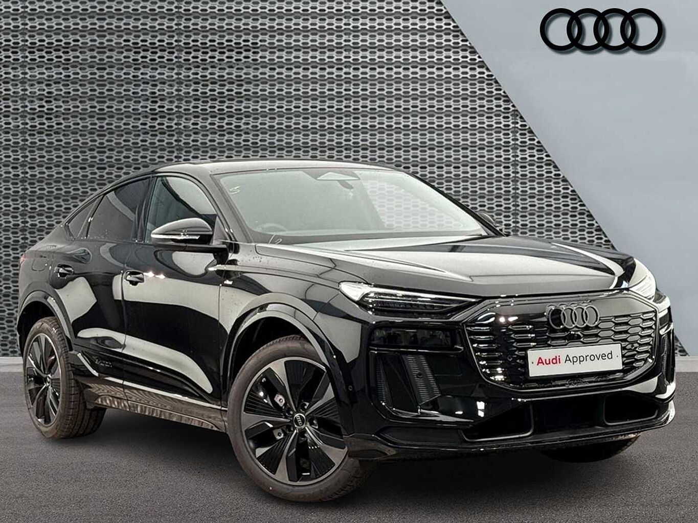 Main listing image - Audi Q6