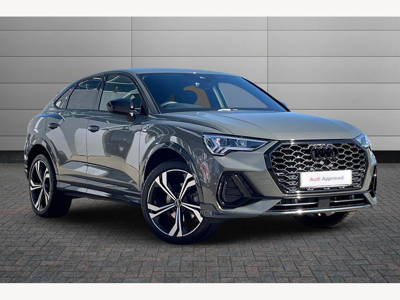 Main listing image - Audi Q3