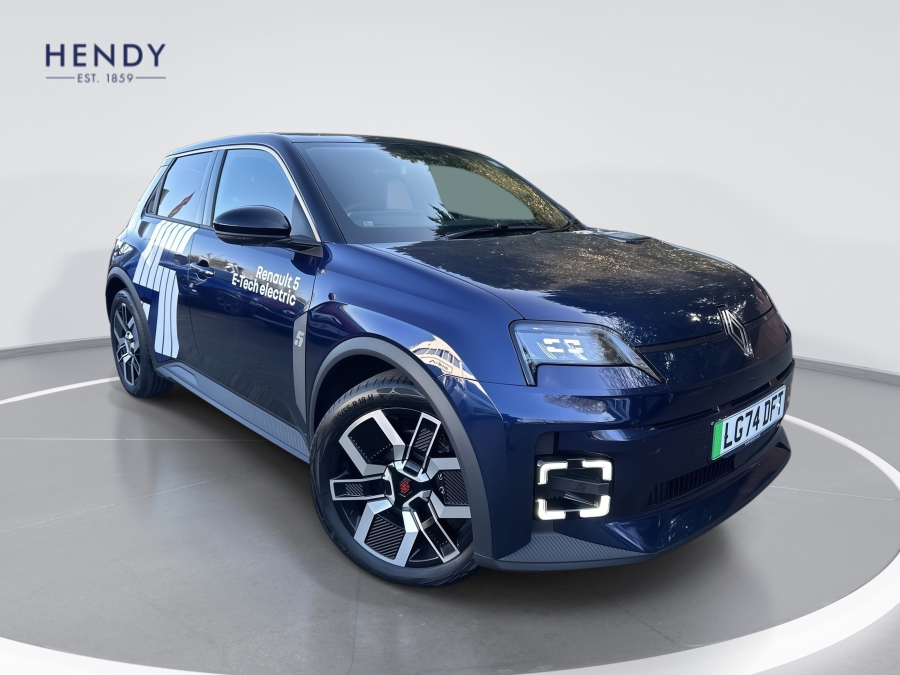 Main listing image - Renault 5