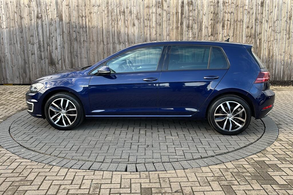 Main listing image - Volkswagen e-Golf