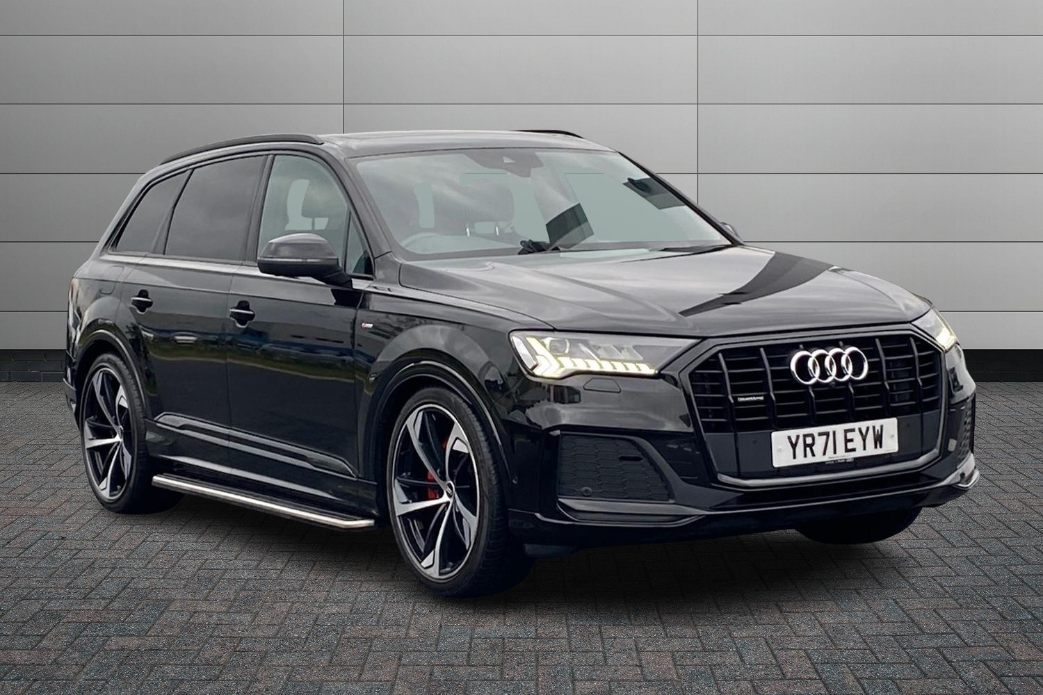 Main listing image - Audi Q7