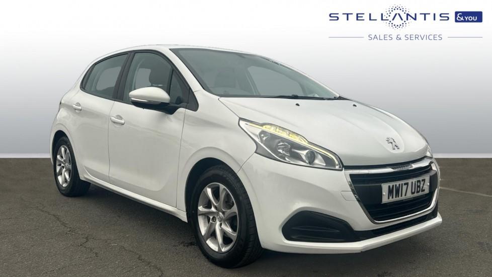 Main listing image - Peugeot 208