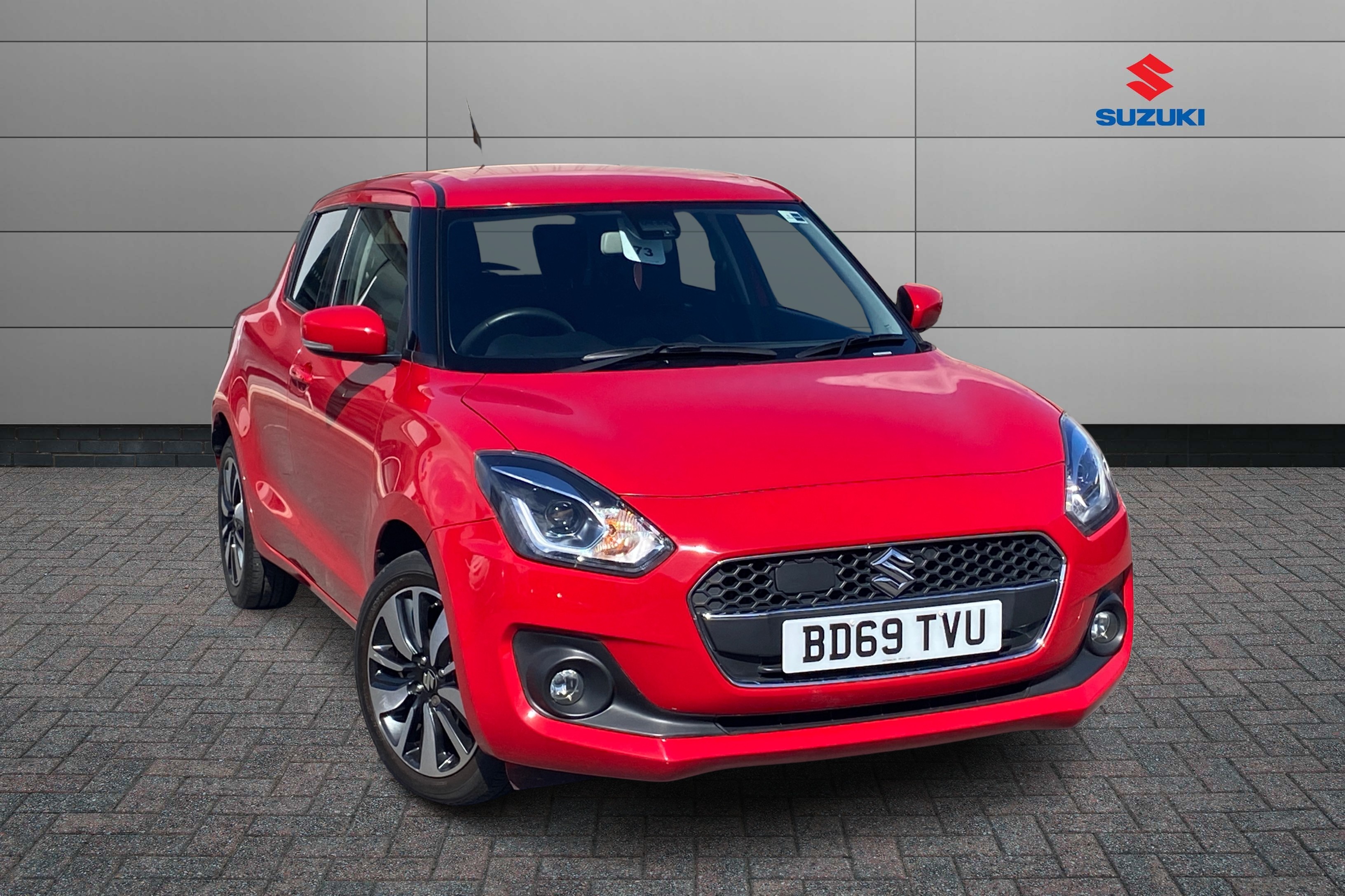 Main listing image - Suzuki Swift