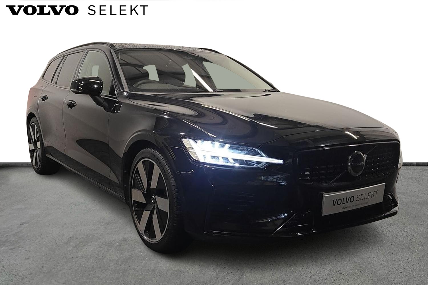 Main listing image - Volvo V60