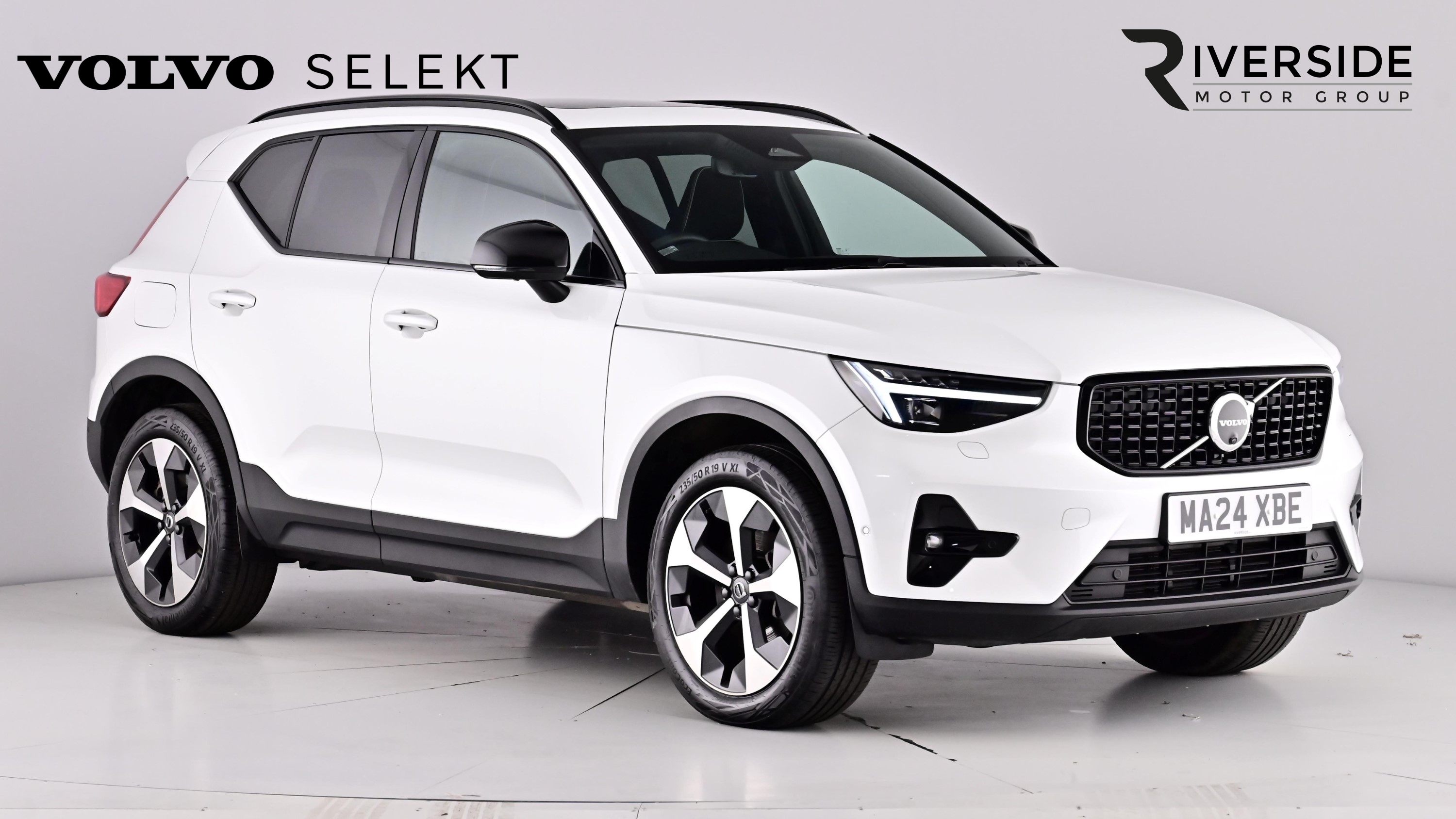 Main listing image - Volvo XC40