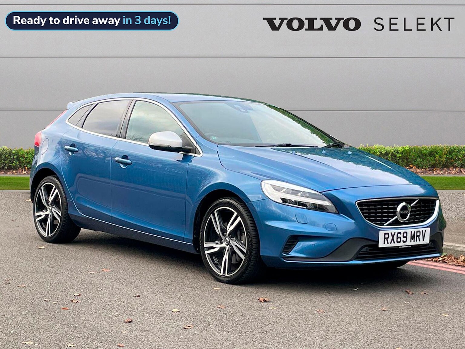 Main listing image - Volvo V40