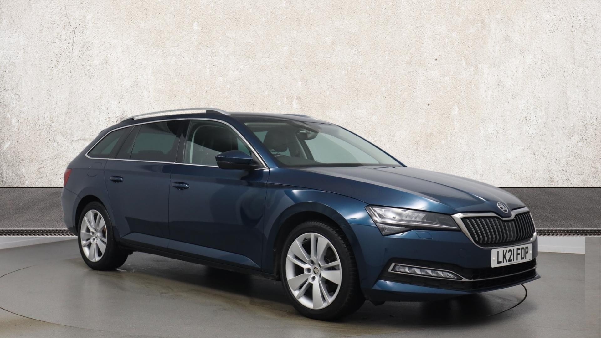 Main listing image - Skoda Superb Estate