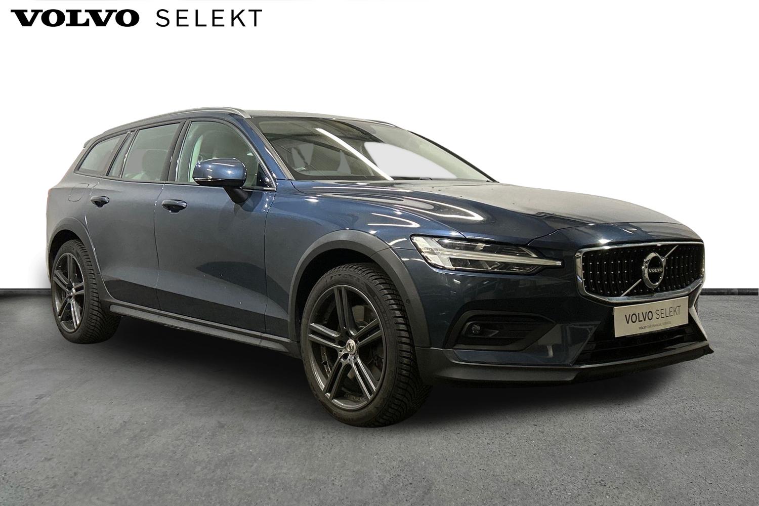 Main listing image - Volvo V60 Cross Country