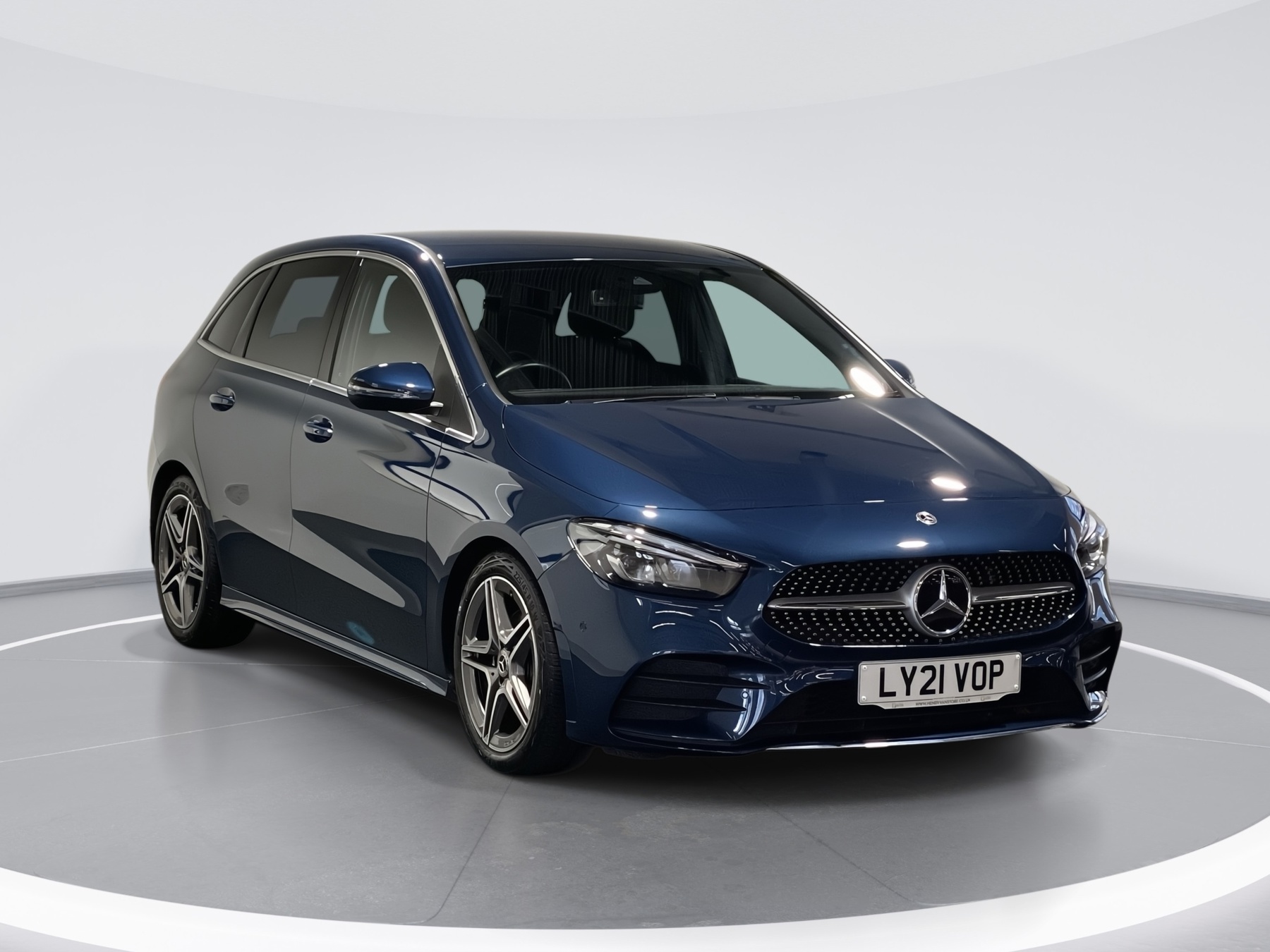 Main listing image - Mercedes-Benz B-Class