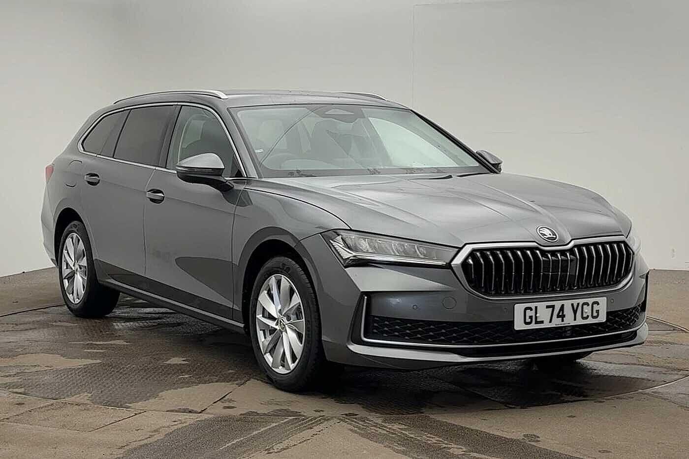 Main listing image - Skoda Superb Estate