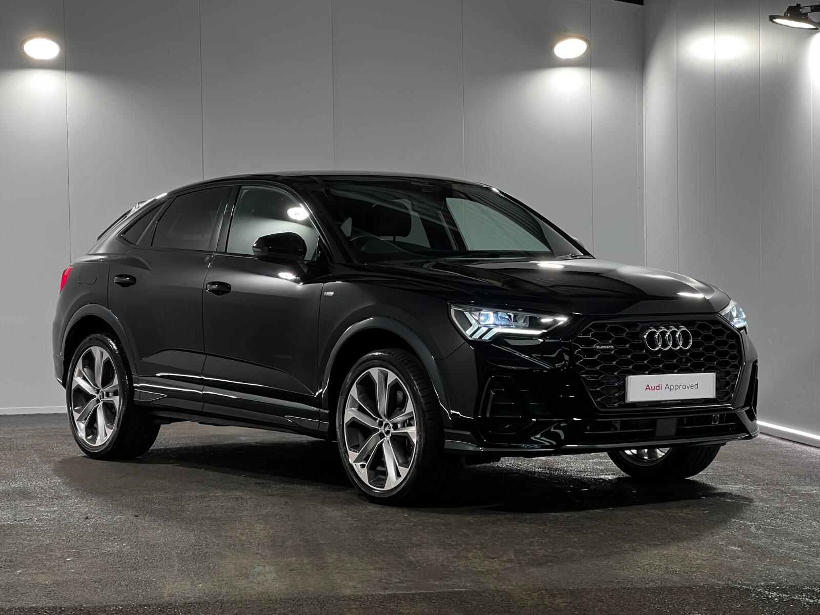 Main listing image - Audi Q3