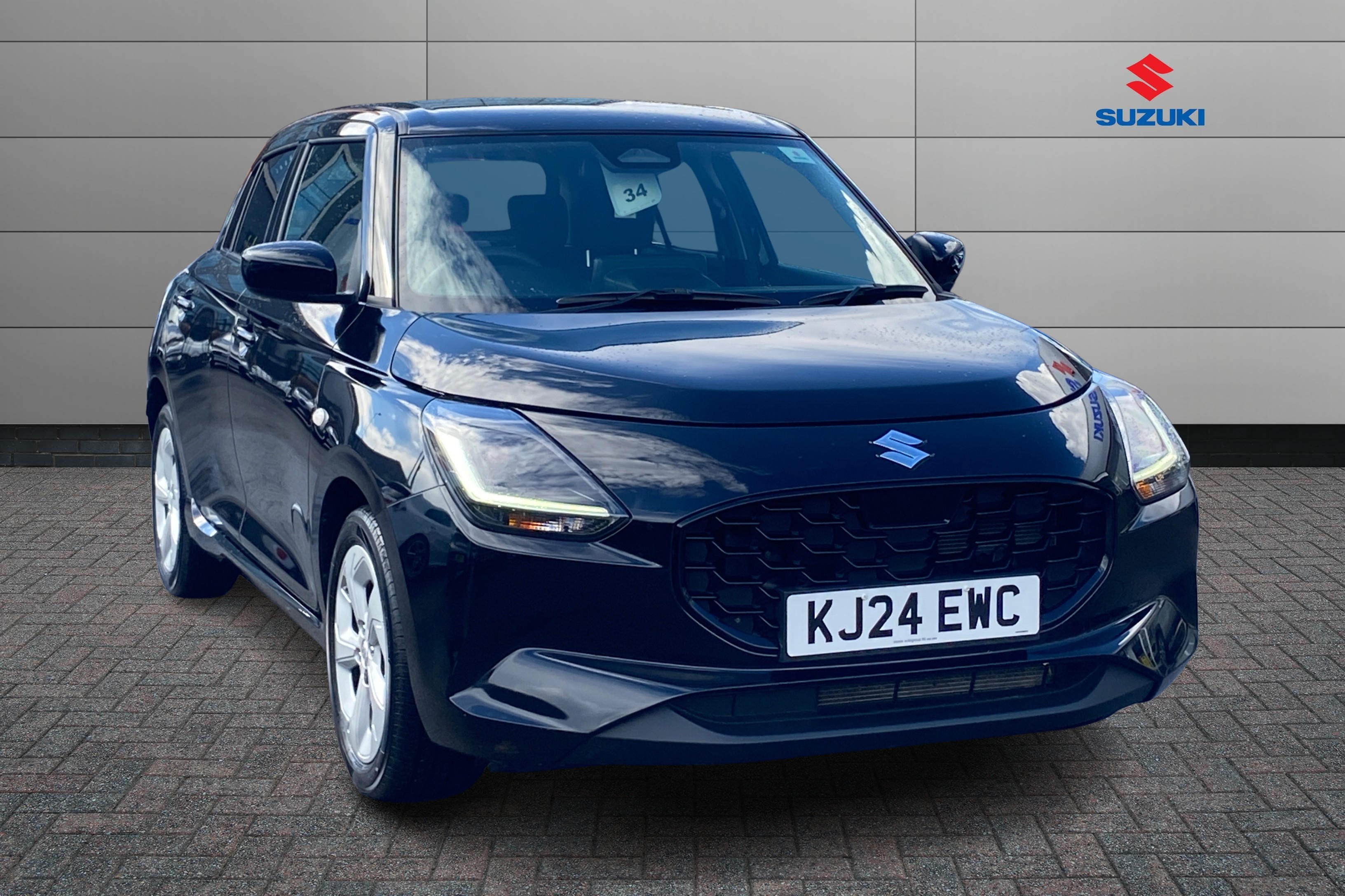Main listing image - Suzuki Swift
