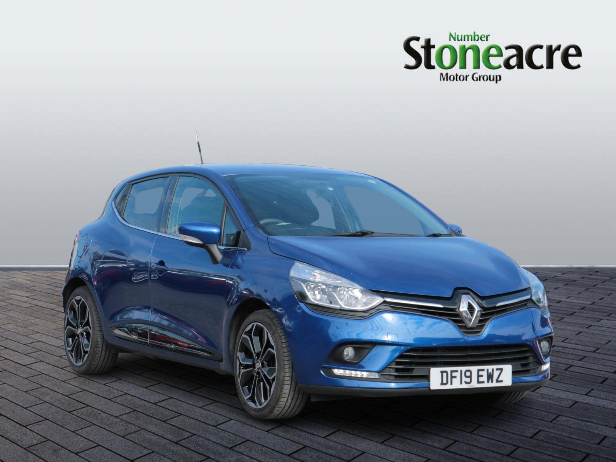 Main listing image - Renault Clio