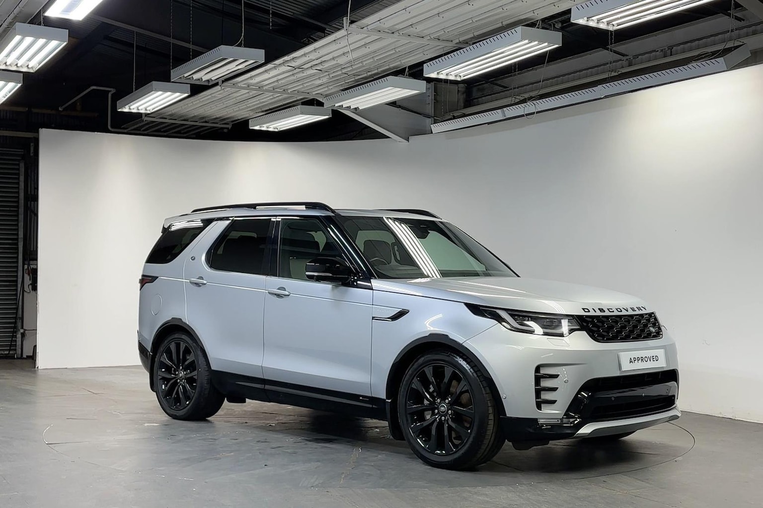 Main listing image - Land Rover Discovery