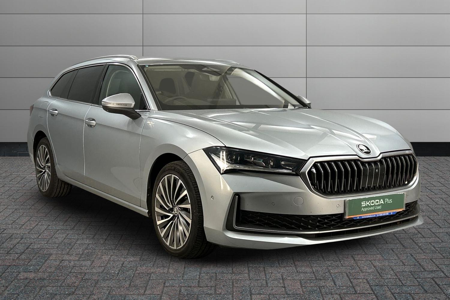 Main listing image - Skoda Superb Estate