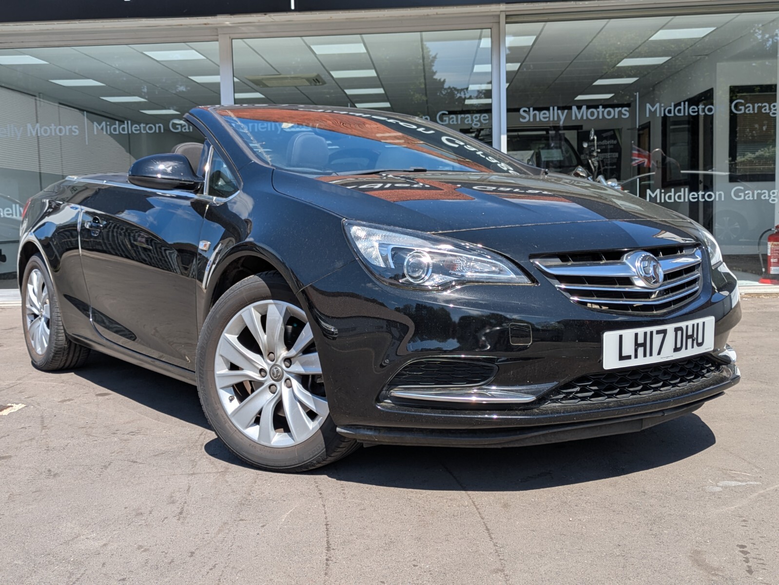 Main listing image - Vauxhall Cascada