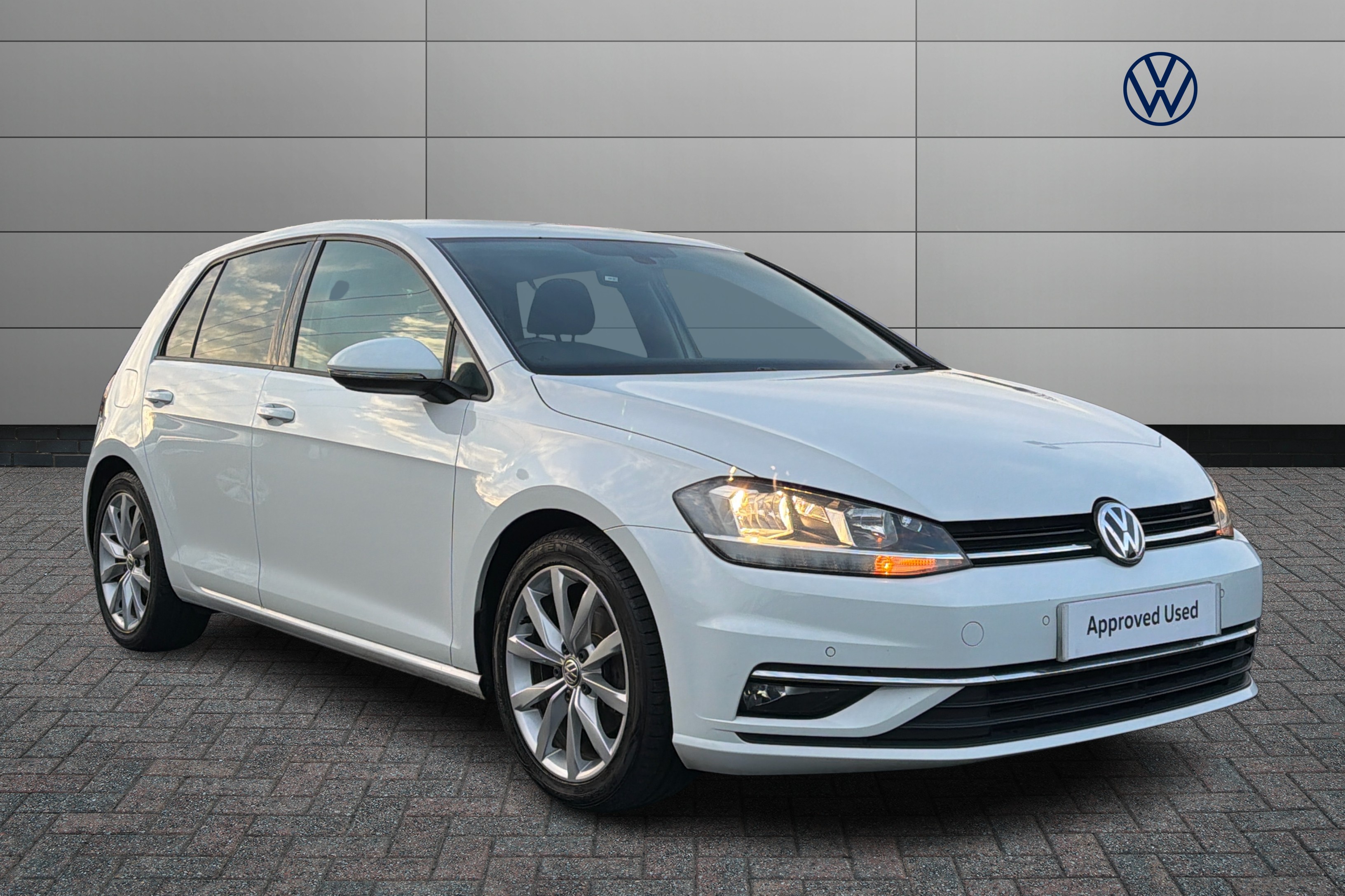 Main listing image - Volkswagen Golf